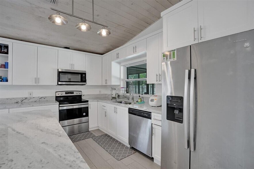 Building Photo - 7471 NW 35th Ct