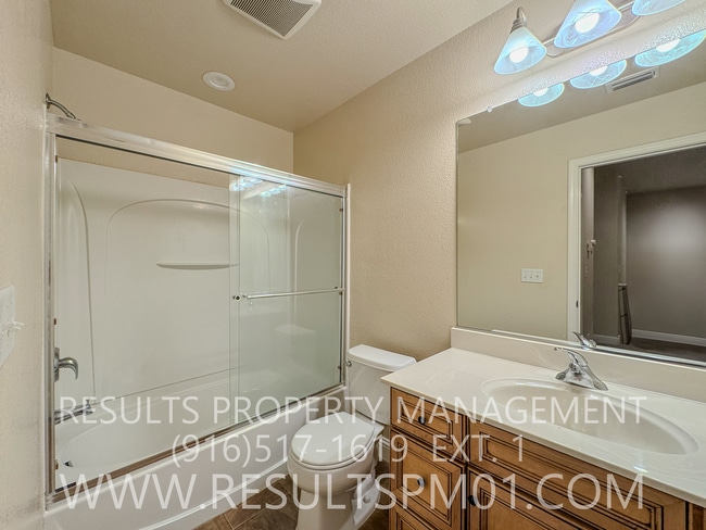 Building Photo - Lovely 3 bedroom in great location