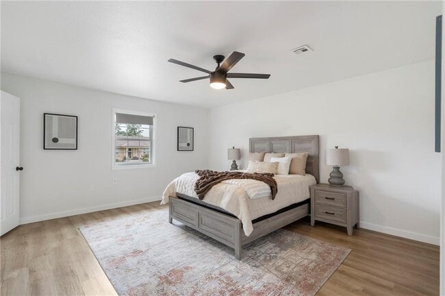 Building Photo - 701 NW Ford Ln