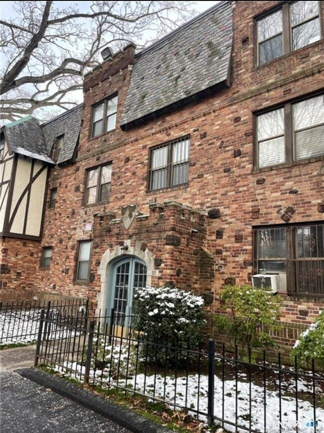 Building Photo - 18 Townley St