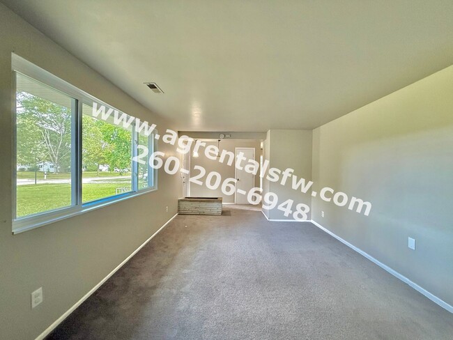 Building Photo - 4 bedroom House