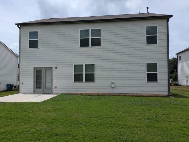 Building Photo - Must see !! In South Fulton