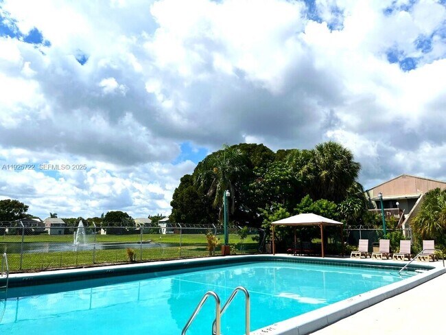 Building Photo - 11 N Crossings Cir