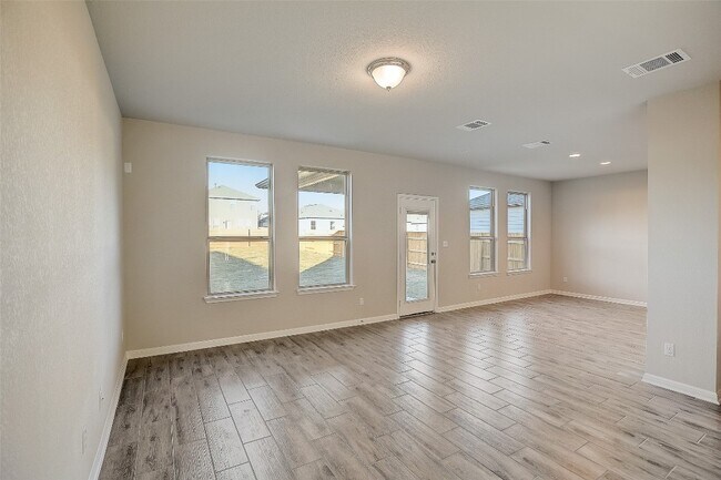 Building Photo - 540 Rearing Mare Pass