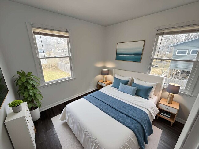 Building Photo - **READY NOW** 4 Bedroom/2 Bath Home In KCMO