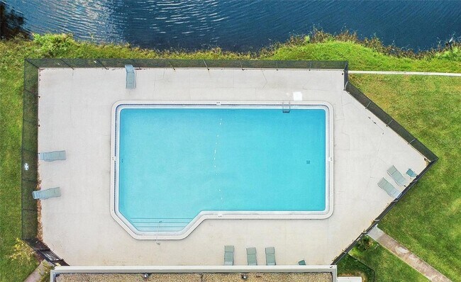 Building Photo - 97 Windtree Ln