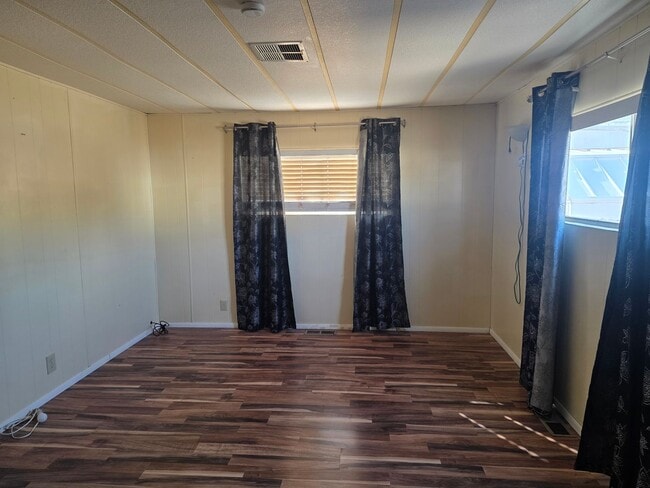 Building Photo - LAND, LAND AND MORE LAND! 2 bed/2 bath Manufactured home in Bullhead City on Huge double lot!