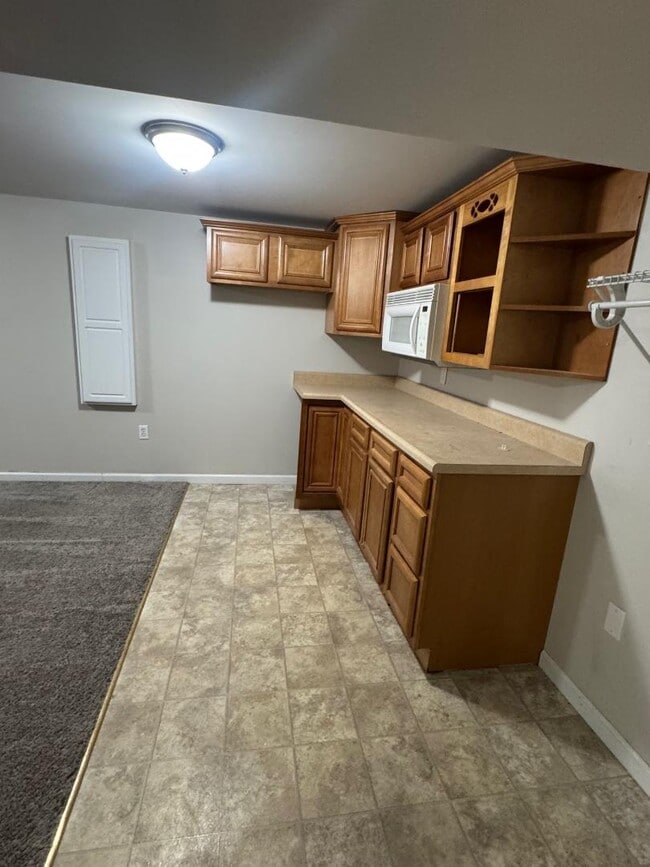 Building Photo - 709 Plaza Dr