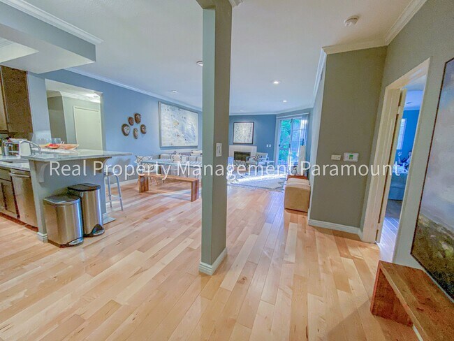 Building Photo - Don't miss out! 2 Bed 2 bath ready to go!