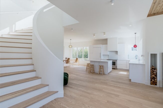 Building Photo - 4043 Serenbe St