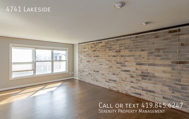 Building Photo - 4741 Lakeside-