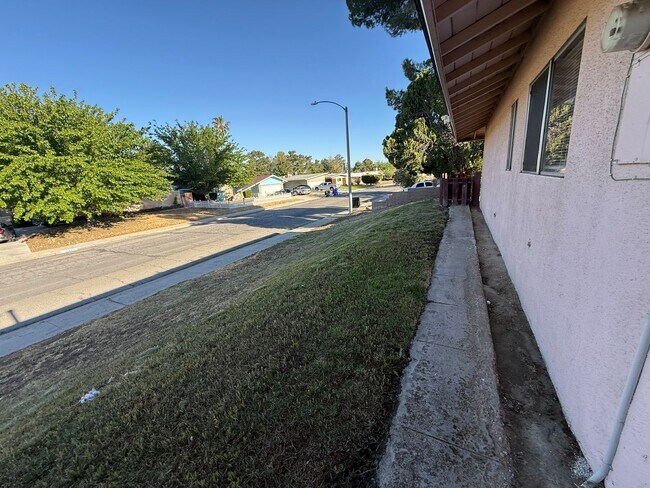 Building Photo - Victorville Green Tree Home- Refurbished 4 Bedrooms, 2 Bathrooms, New Paint,