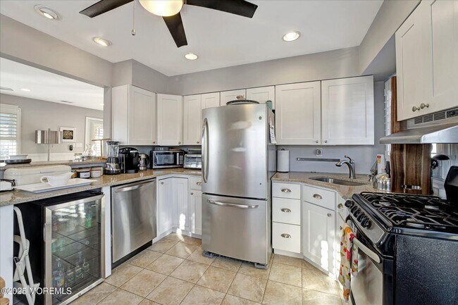 Building Photo - 515 Stone Harbor Ave
