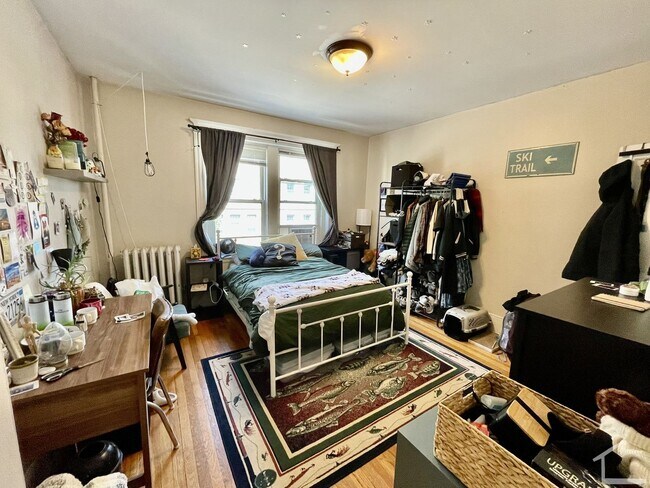 Building Photo - Awesome 3 bed 1 bath in Allston