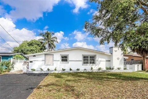 Building Photo - 4421 NW 34th Ct