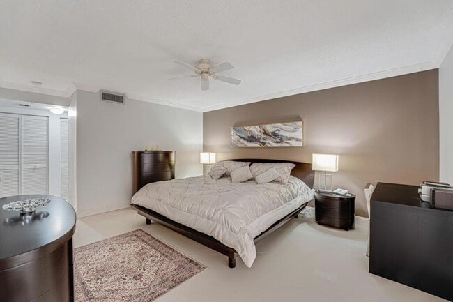 Building Photo - 3605 S Ocean Blvd