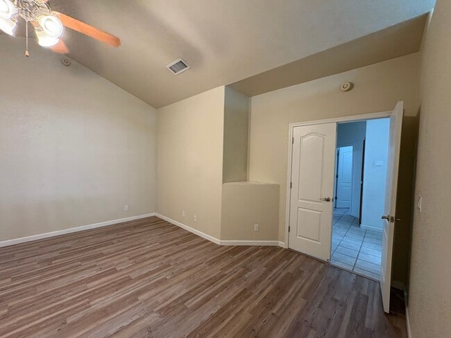 Building Photo - 3 Bedroom Home