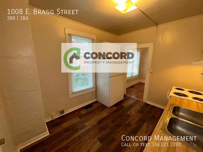 Building Photo - 1008 E Bragg St