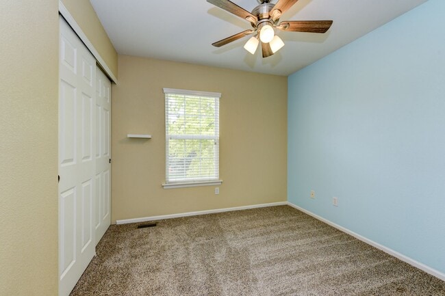 Building Photo - Beautifully Updated 3-Bed Home in Arapahoe...