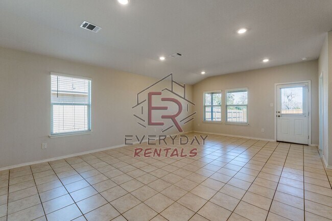 Building Photo - 3 bedroom 2 bath in Yowell Ranch