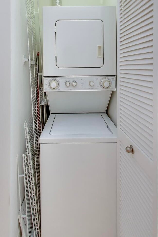 Building Photo - 451 W Huron St