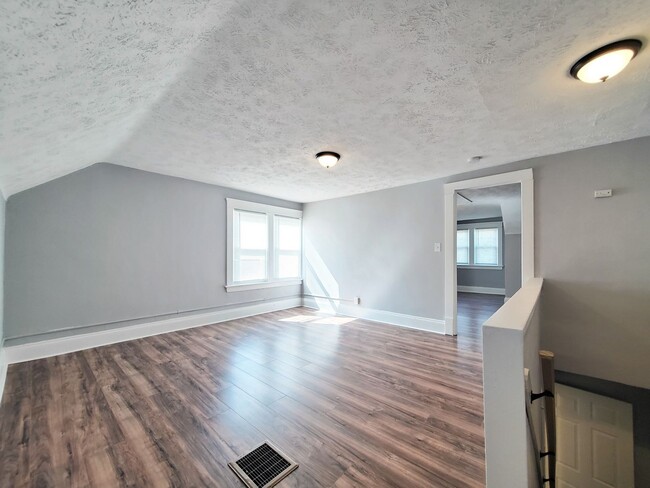 Building Photo - 1663 Eddington Rd