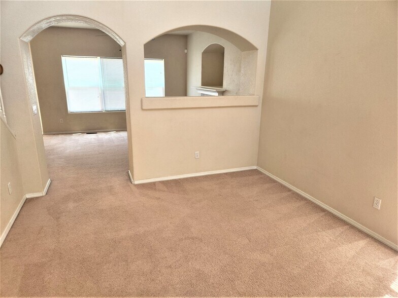 Building Photo - 796 Ridgebury Pl
