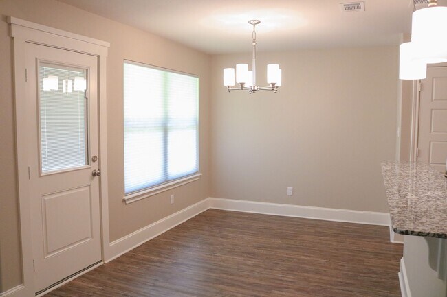 Building Photo - 5421 Meadow Ridge Dr