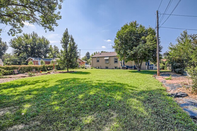 Building Photo - Welcome Home! Beautiful house in Littleton!