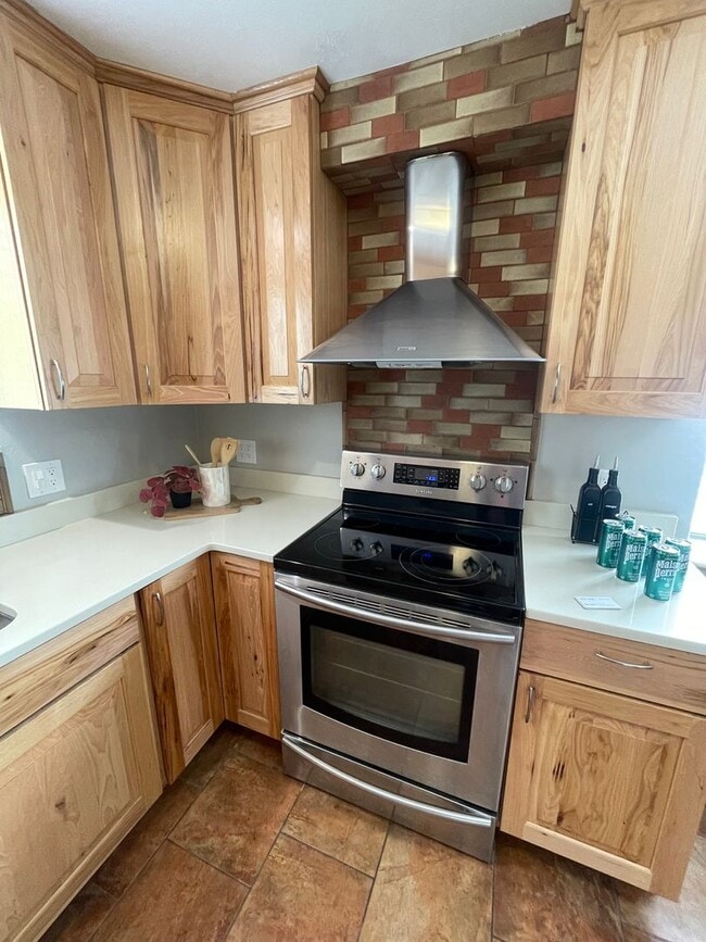 Building Photo - Spacious 5 Bedroom House in Salt Lake - Ge...