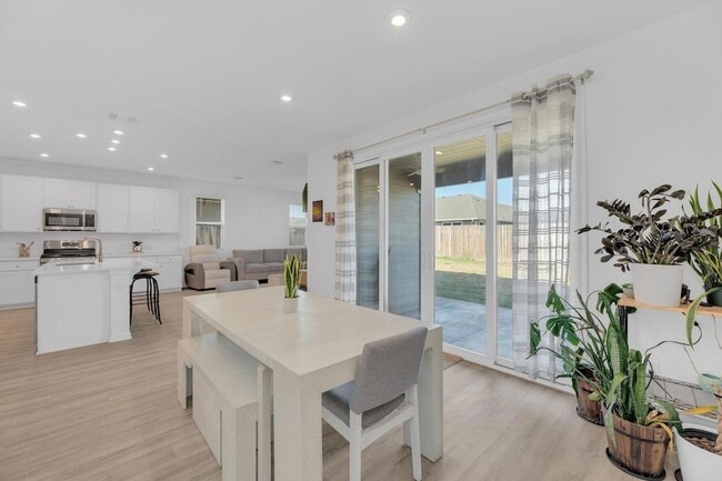 Building Photo - 20704 John Gill Dr