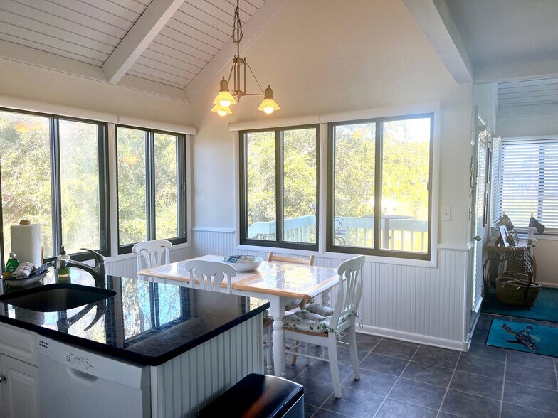 Building Photo - 905 Sealoft Villa Dr