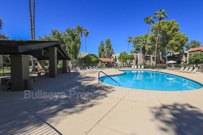 Building Photo - 4201 E Camelback Rd