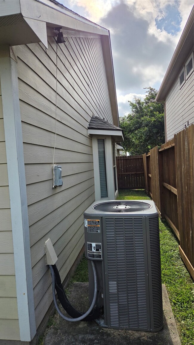 Building Photo - 11047 KNOBBLEY Oak Ct
