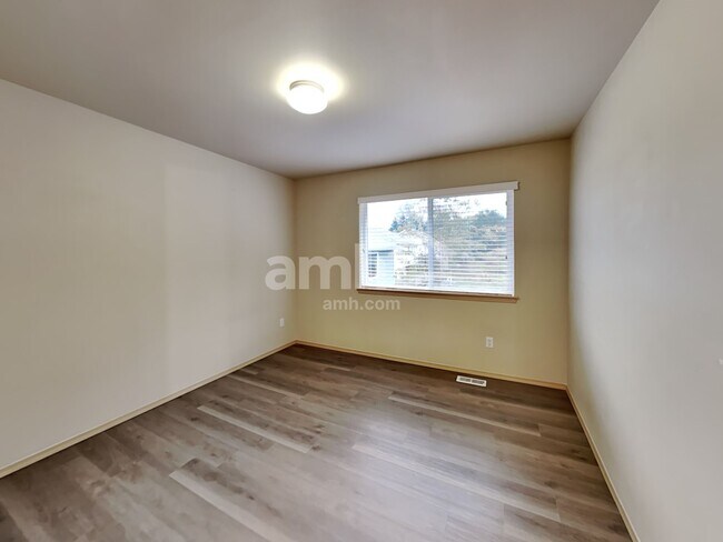 Building Photo - 20507 193rd Avenue Ct E