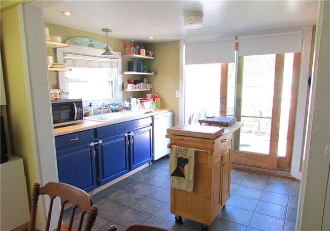 Building Photo - 35 Rosa Rd