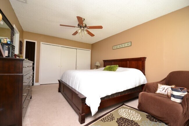 Building Photo - Fantastic 3 BR Lake Mary Home with vaulted...