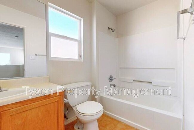 Building Photo - 7509 Cricket Hill Dr NE