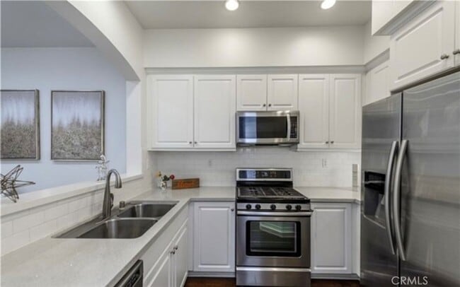 Building Photo - 31 Quartet-