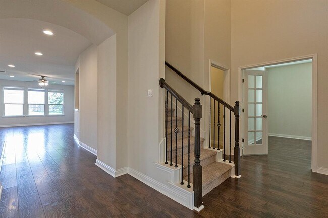 Building Photo - 3504 De Torres Cir