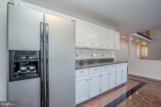 Building Photo - 27 Samantha Dr