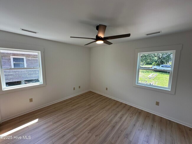 Building Photo - 106 Broadview Ln