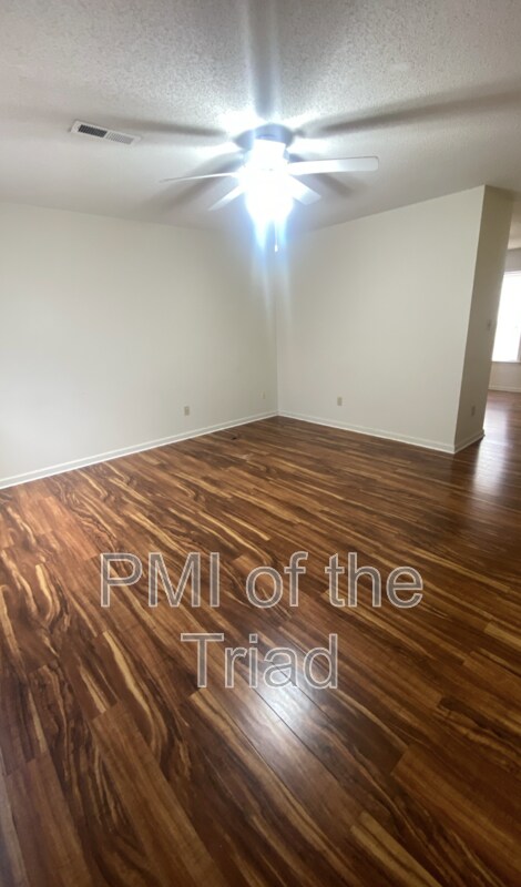 Building Photo - 303 Swing Dairy Rd