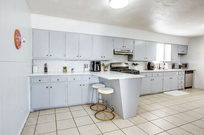 Building Photo - Pre-Leasing for July 2025!