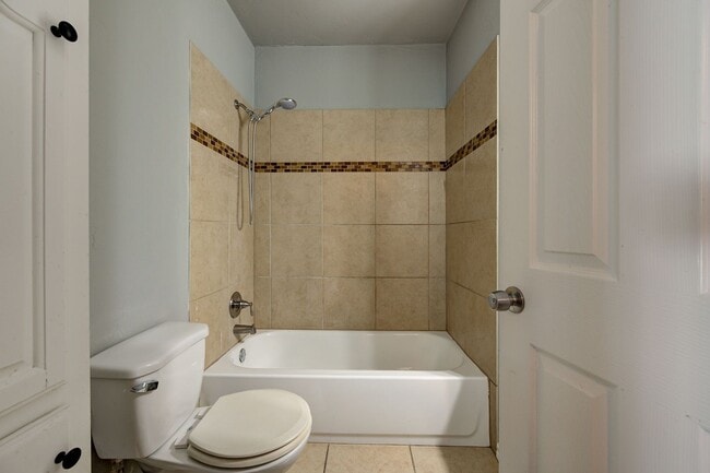 Building Photo - Move in Special !! $250 Off your First Full Month Rent! Beautiful Large 4BD/2BTH Home Near Tinker...