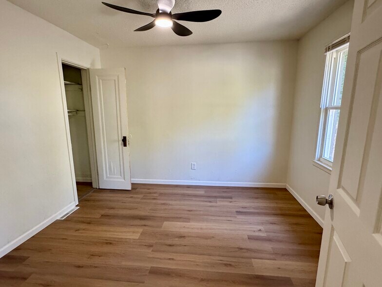 Building Photo - 8801 E Independence Ave