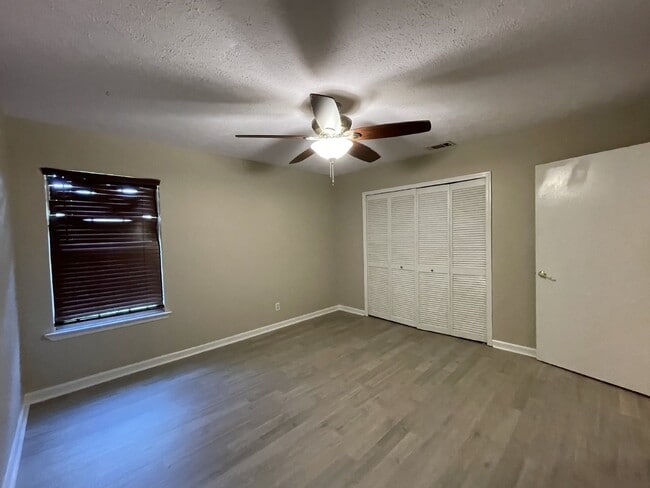 Building Photo - Home For Rent