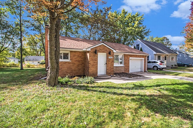 Building Photo - 392 Firwood St