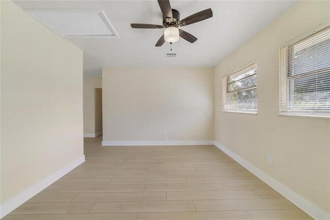 Building Photo - 30 W Hammon Dr