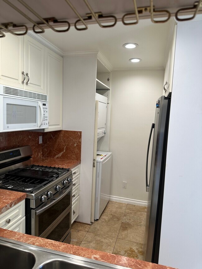 Building Photo - 7060 Shoup Ave